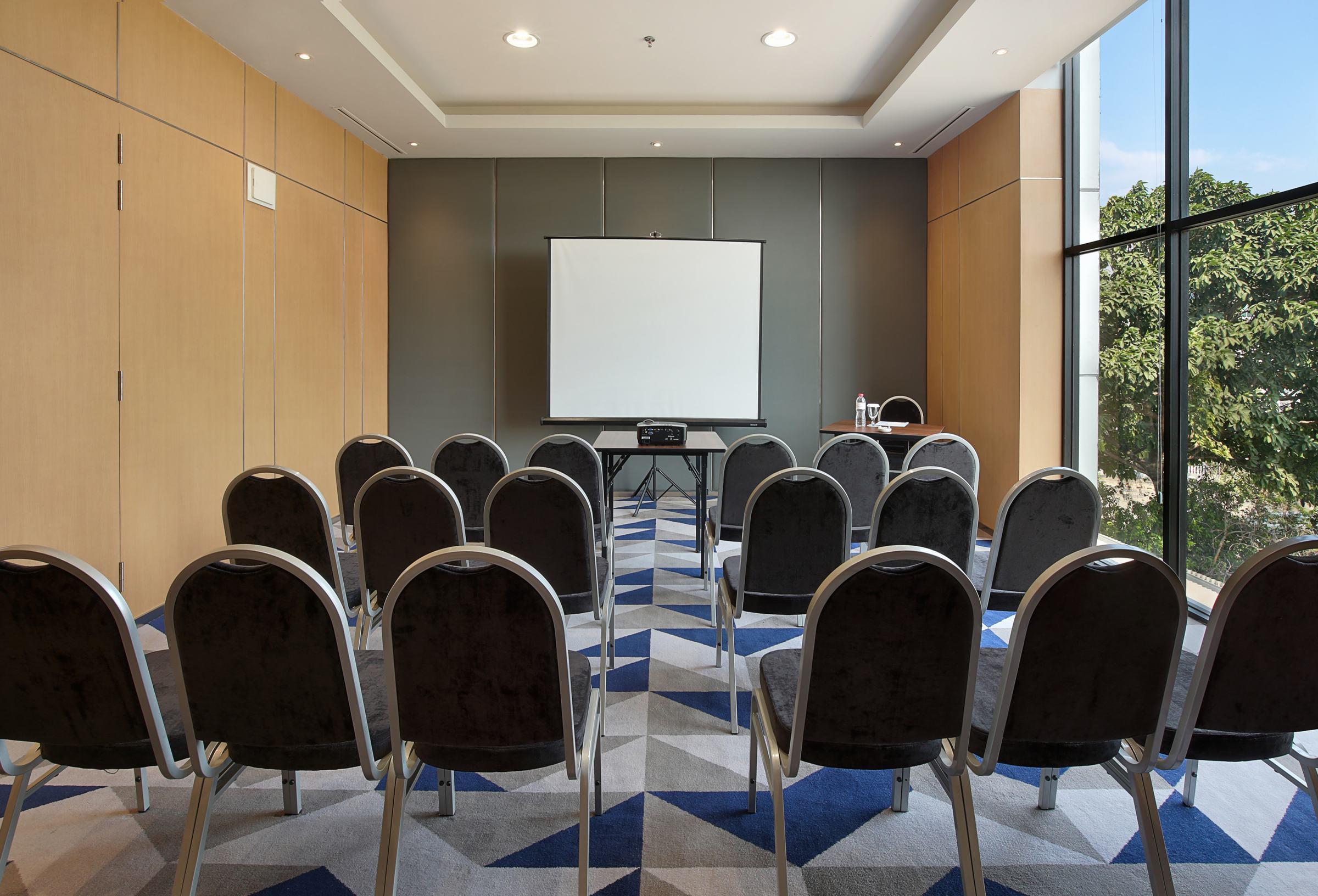 Swiss-Belinn Simatupang Jakarta Exterior photo