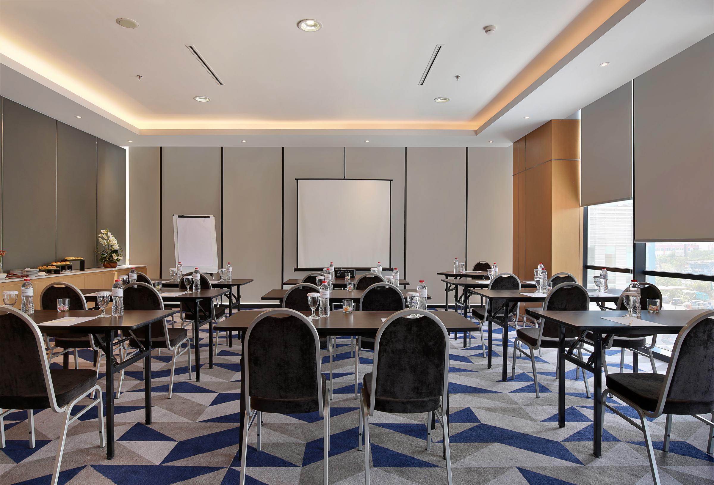 Swiss-Belinn Simatupang Jakarta Exterior photo