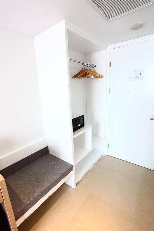 Swiss-Belinn Simatupang Jakarta Room photo