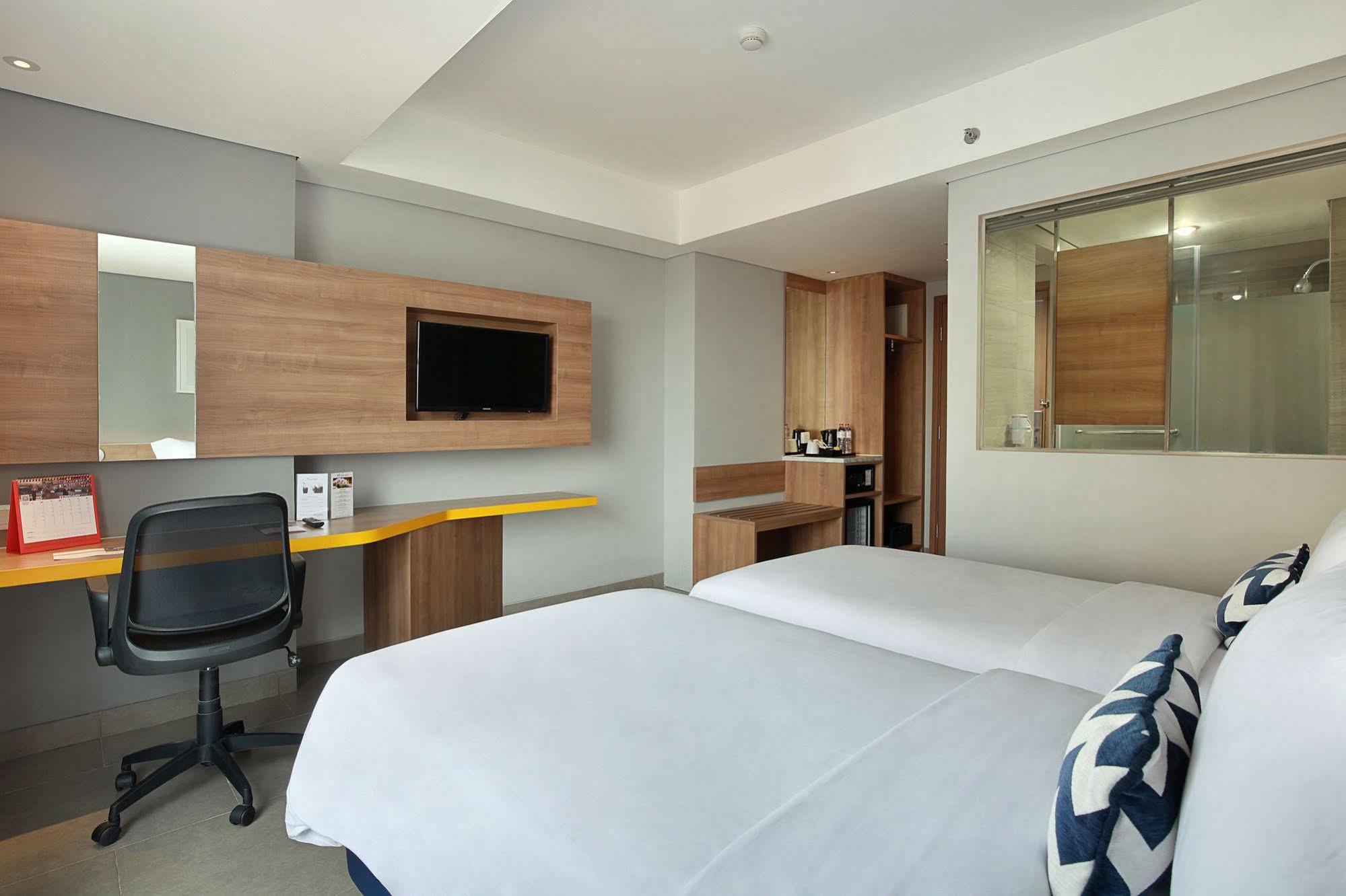 Swiss-Belinn Simatupang Jakarta Exterior photo